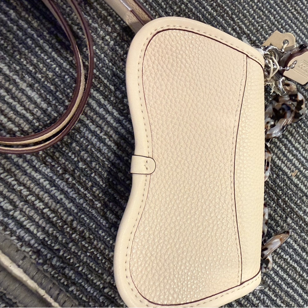 Coachtopia 2024 wavy post fest givy. Cream Women's Bag with Tortoise Shell Chain - Picture 2 of 4